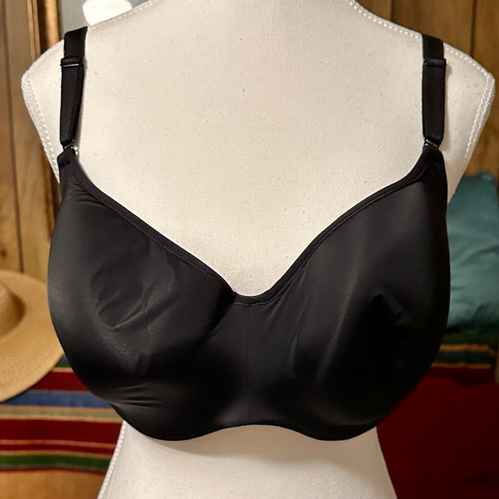 42D Torrid Black Back Smoothing Bra with Full Coverage and Adjustable Straps
